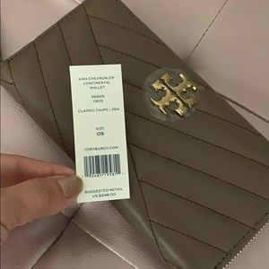 Tory Burch Kira chevron zip wallet